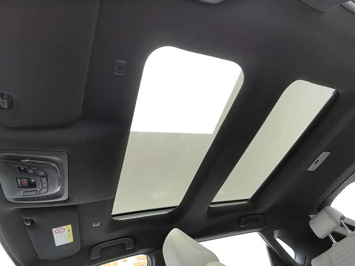 Фото 14 - Toyota bZ4X