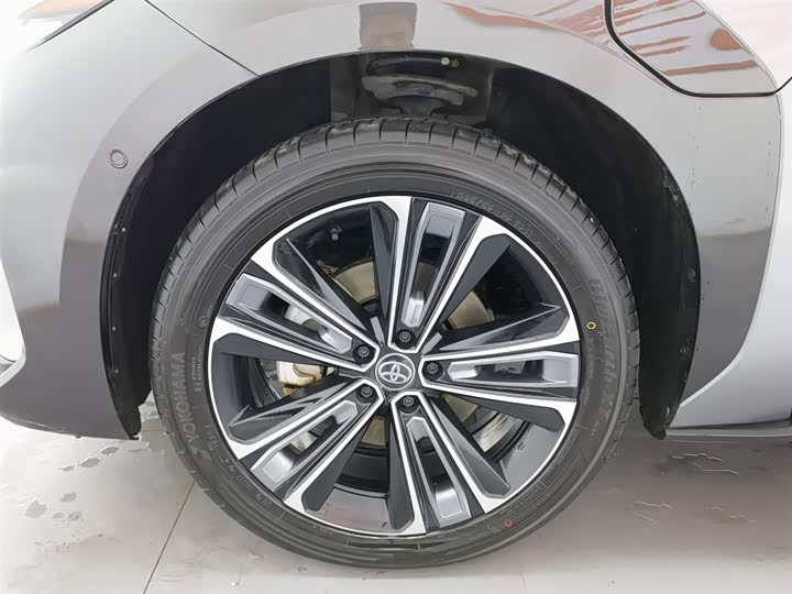 Фото 17 - Toyota bZ4X