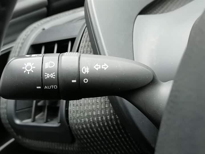 Фото 21 - Toyota bZ4X