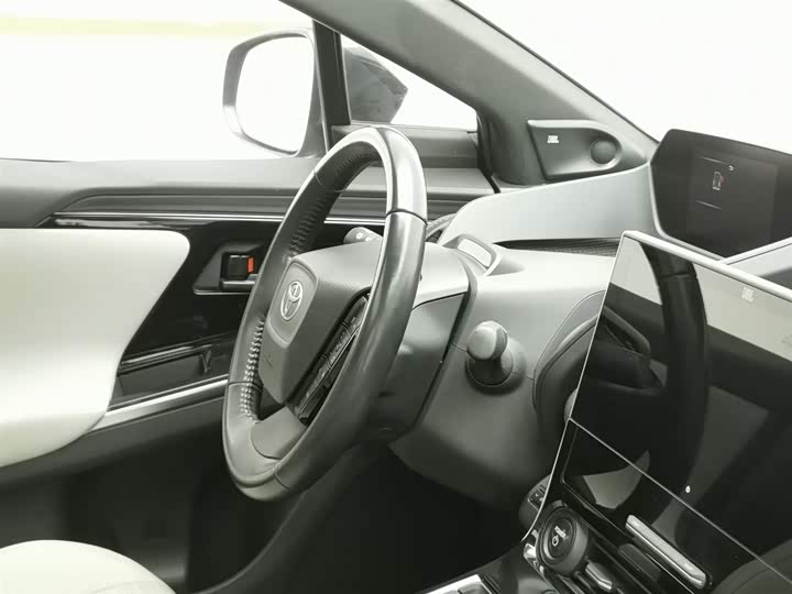 Фото 22 - Toyota bZ4X