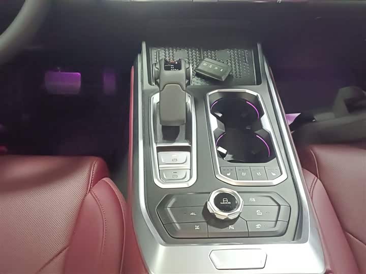 Фото 14 - Tank 400 Hybrid