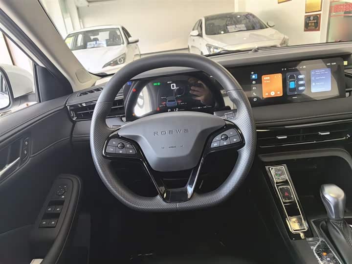 Фото 11 - Roewe i5