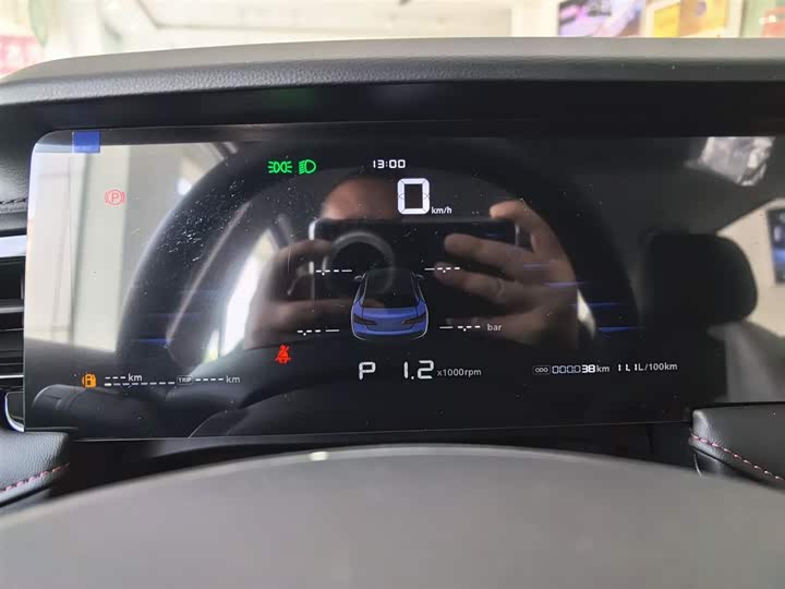 Фото 12 - Roewe i5