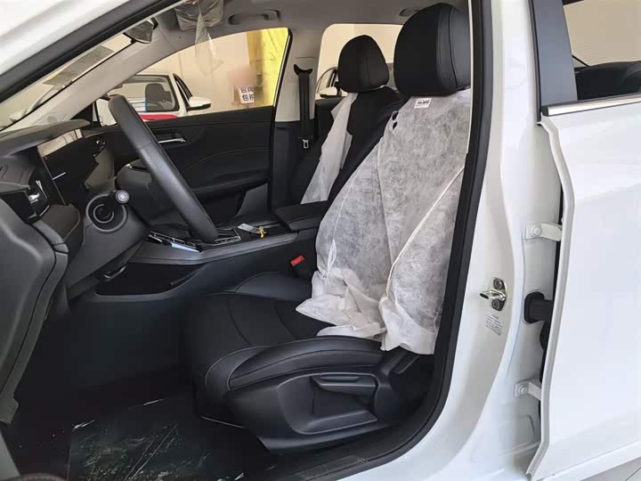 Фото 15 - Roewe i5