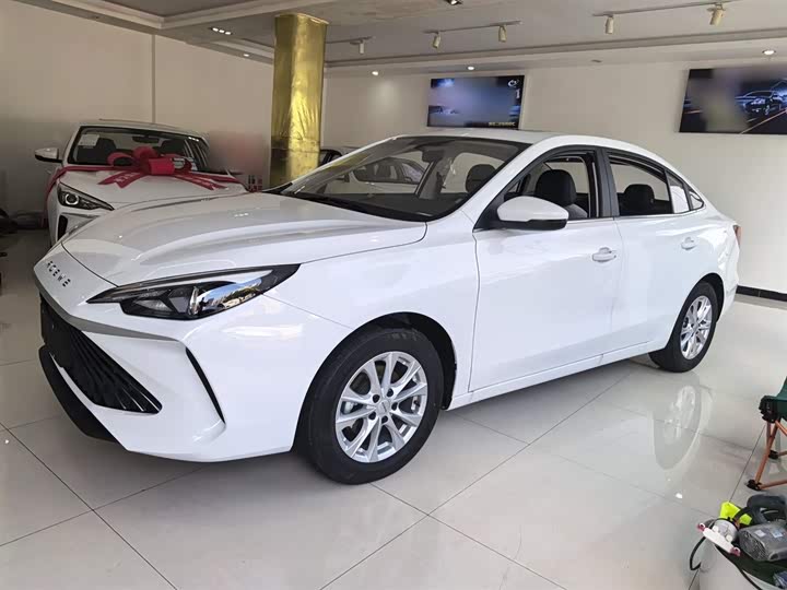 Фото 5 - Roewe i5