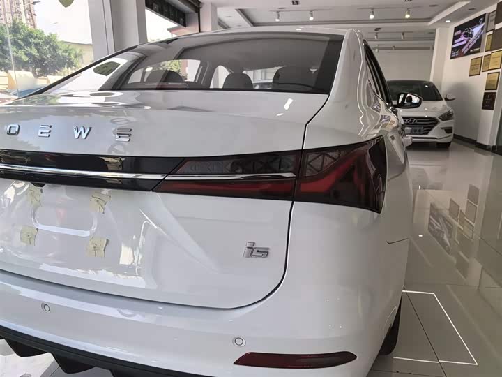 Фото 8 - Roewe i5