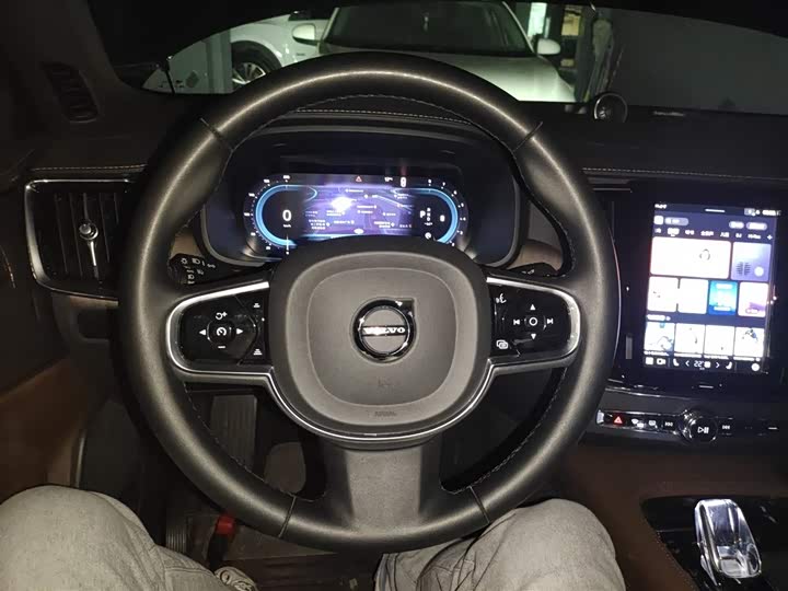 Фото 11 - Volvo S90