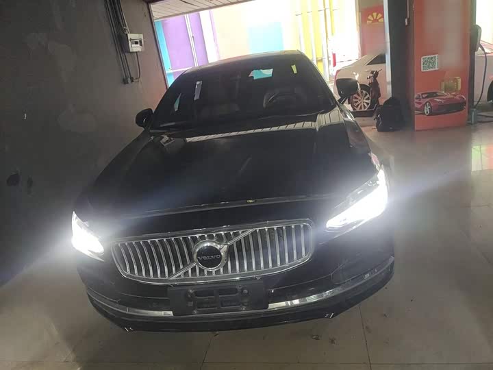 Фото 3 - Volvo S90