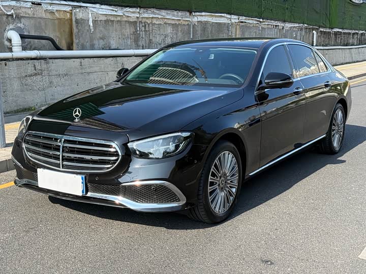 Фото 1 - Mercedes-Benz E-Class