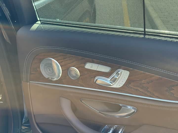 Фото 14 - Mercedes-Benz E-Class