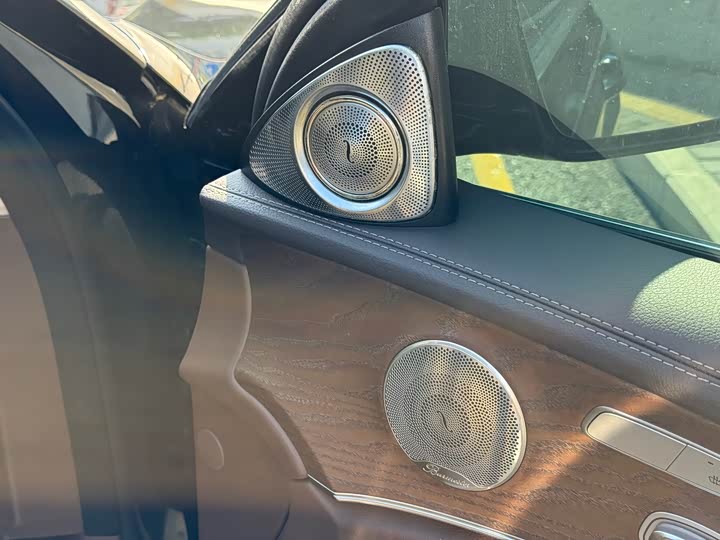 Фото 16 - Mercedes-Benz E-Class