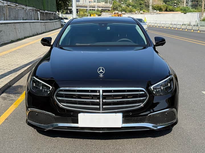 Фото 2 - Mercedes-Benz E-Class