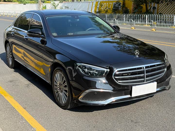 Фото 3 - Mercedes-Benz E-Class