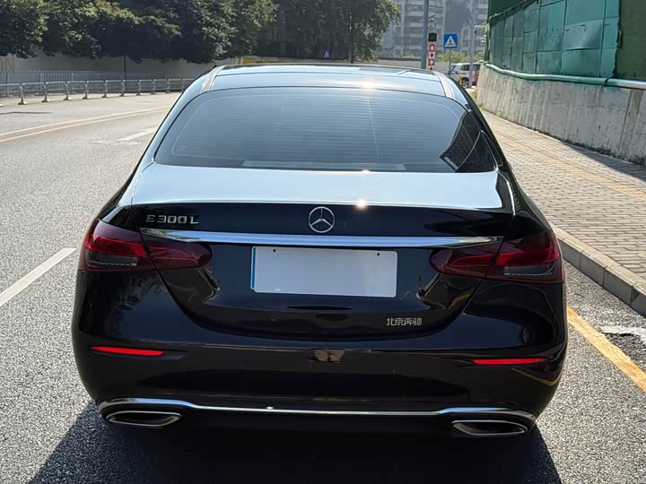 Фото 5 - Mercedes-Benz E-Class