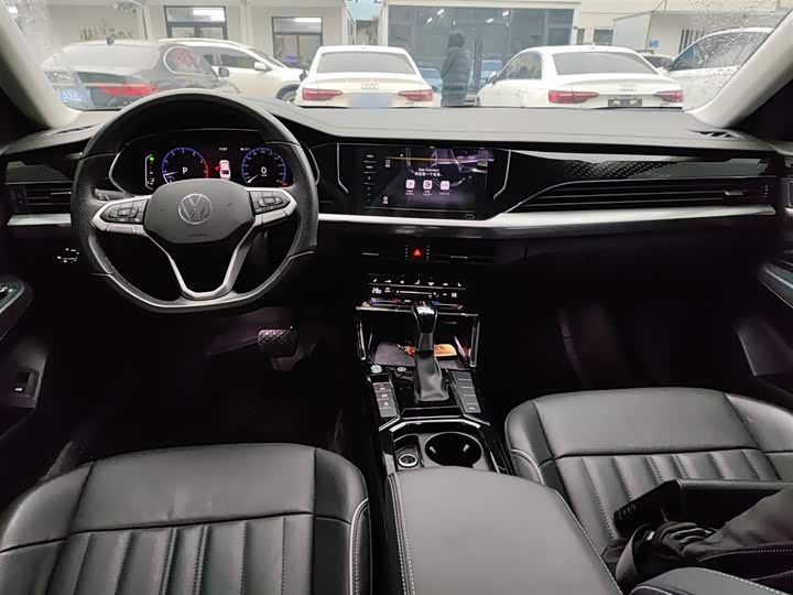 Фото 10 - Volkswagen Passat