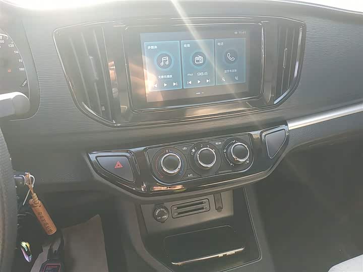 Фото 13 - Dongfeng Forthing Lingzhi M5