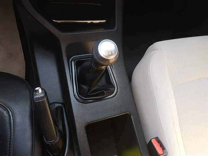 Фото 14 - Dongfeng Forthing Lingzhi M5