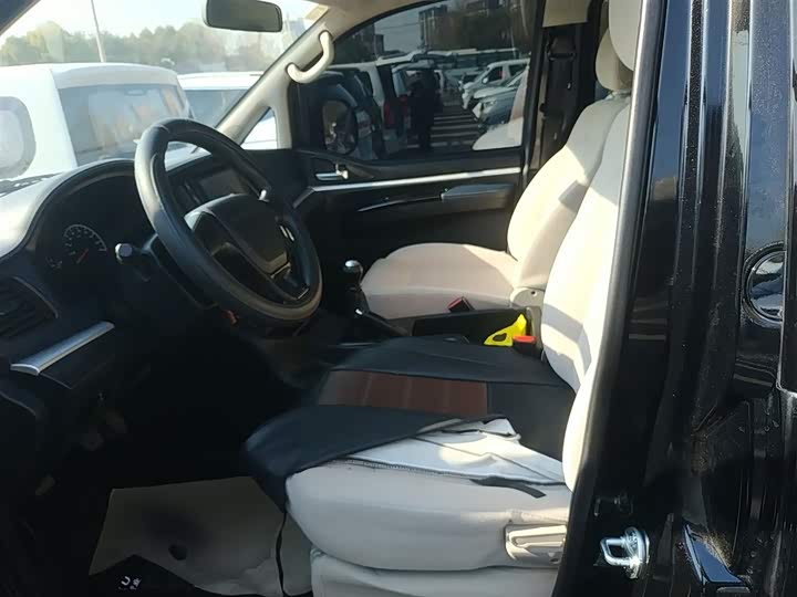 Фото 15 - Dongfeng Forthing Lingzhi M5