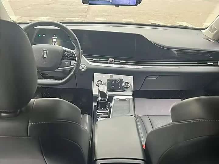 Фото 10 - Bestune B70