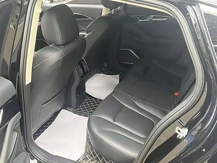 Фото 11 - Bestune B70