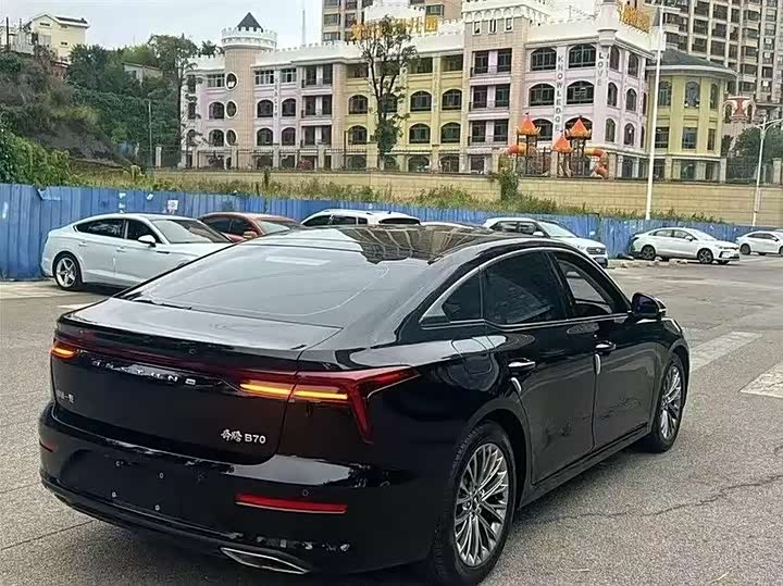 Фото 12 - Bestune B70