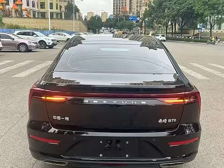 Фото 13 - Bestune B70