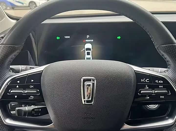 Фото 7 - Bestune B70