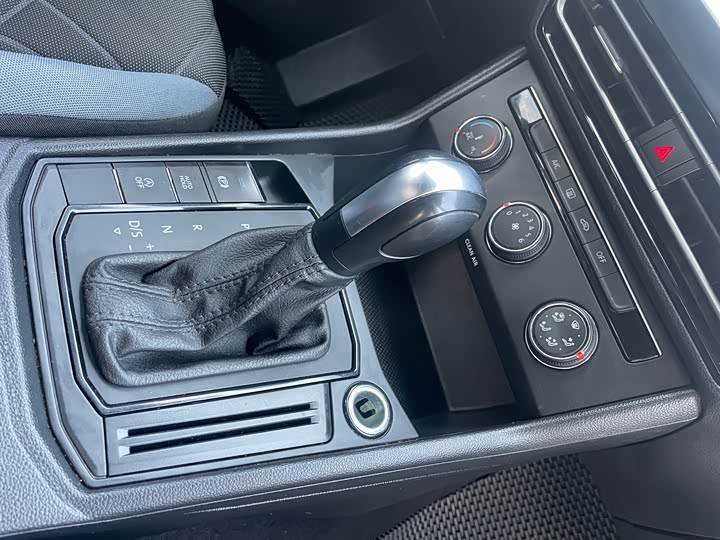 Фото 15 - Volkswagen Lavida