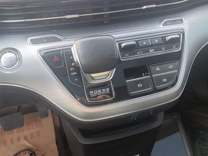 Фото 14 - Roewe iMax 8