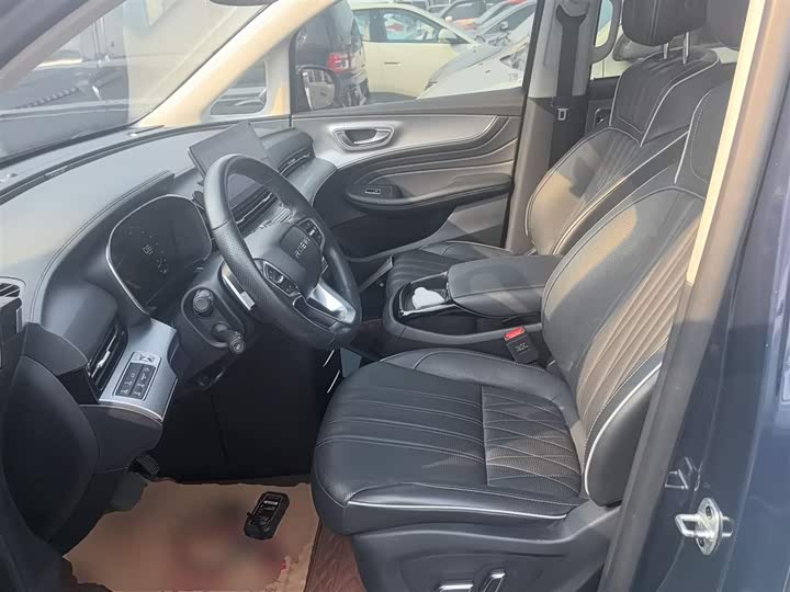 Фото 15 - Roewe iMax 8