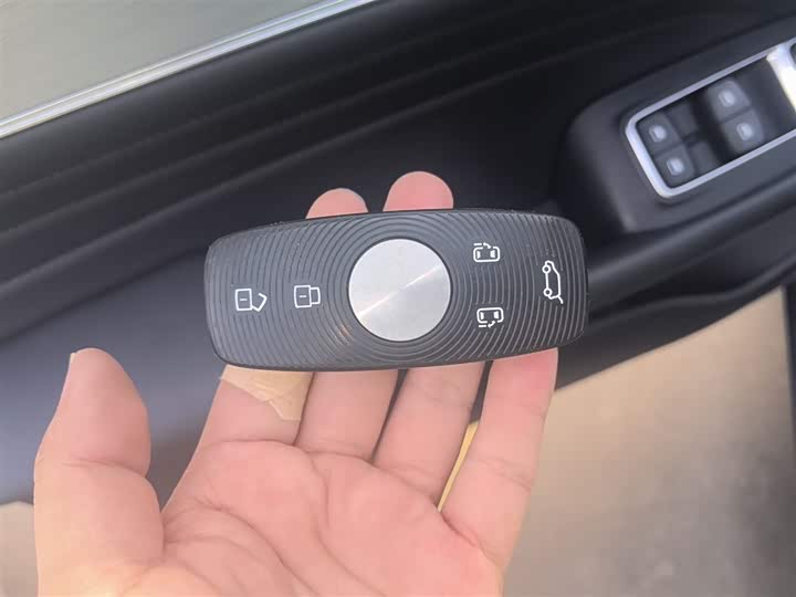 Фото 9 - Roewe iMax 8