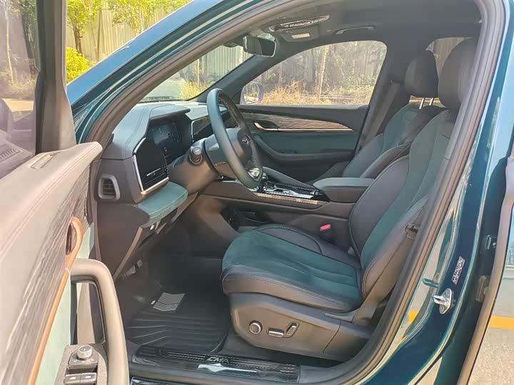 Фото 9 - Geely Monjaro