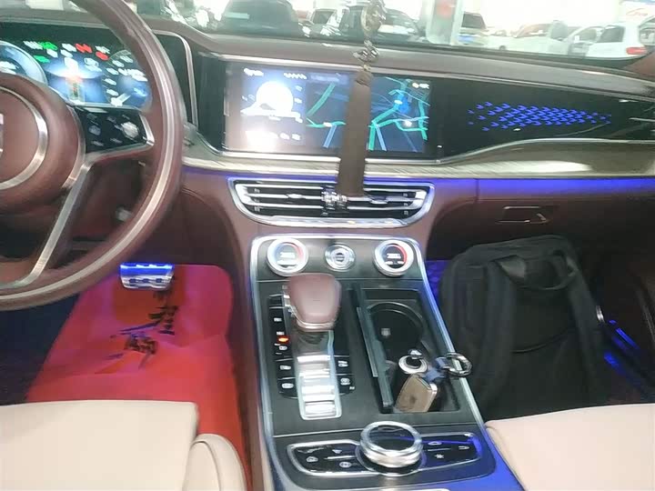 Фото 13 - Hongqi H9