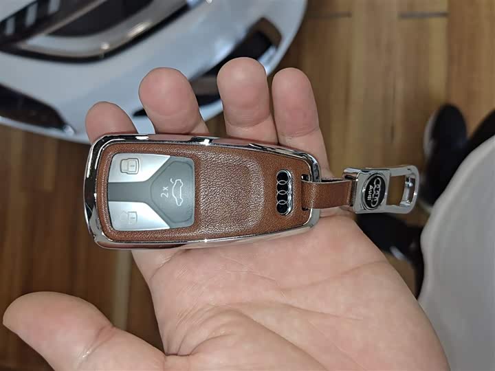 Фото 12 - Audi A4L