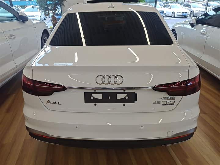 Фото 8 - Audi A4L