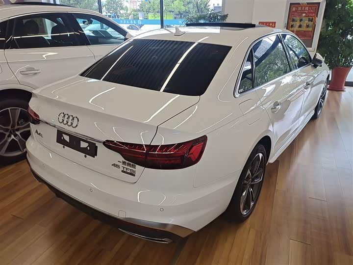 Фото 9 - Audi A4L