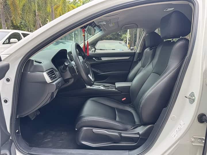 Фото 10 - Honda Accord