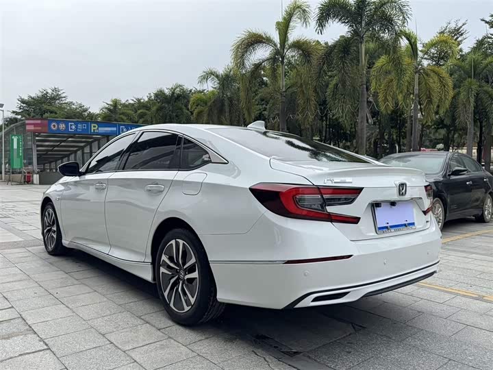 Фото 4 - Honda Accord