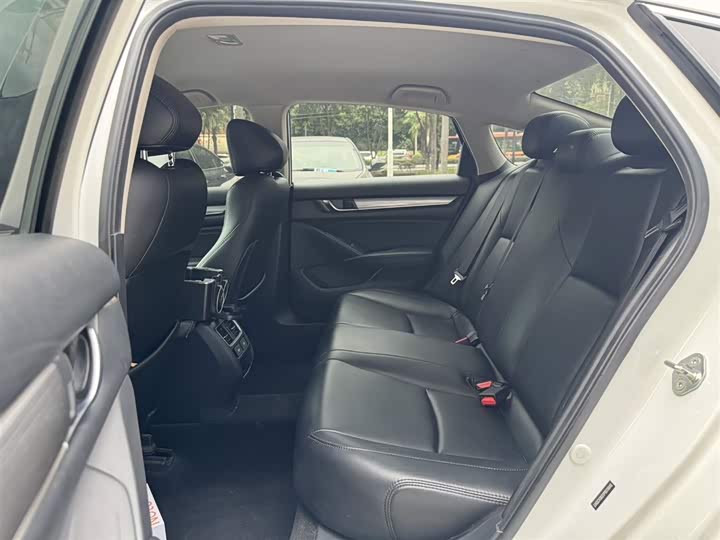 Фото 7 - Honda Accord