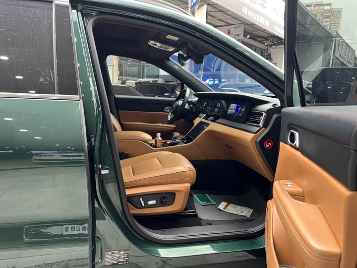 Фото 11 - LiXiang One