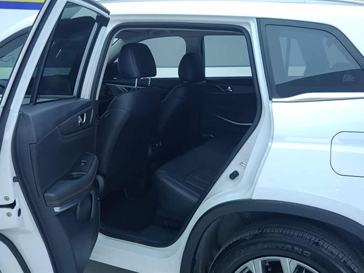 Фото 11 - Changan CS75