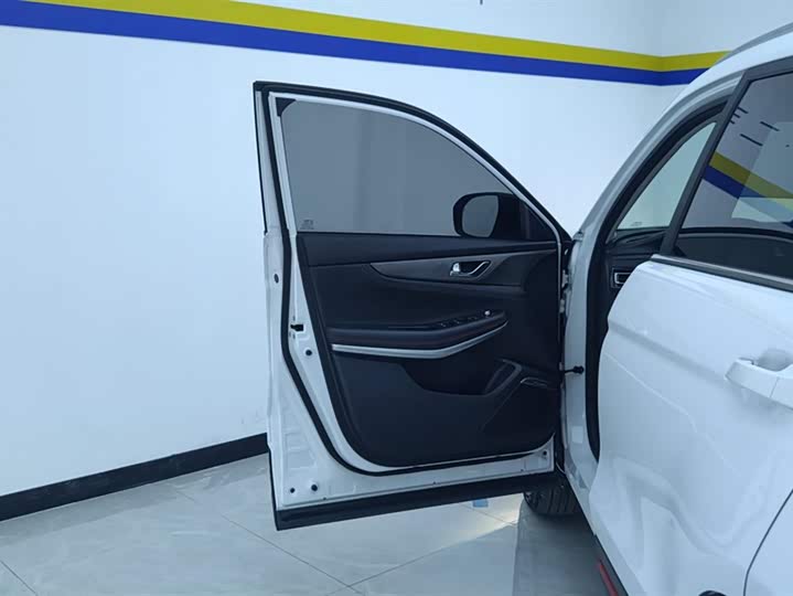 Фото 7 - Changan CS75