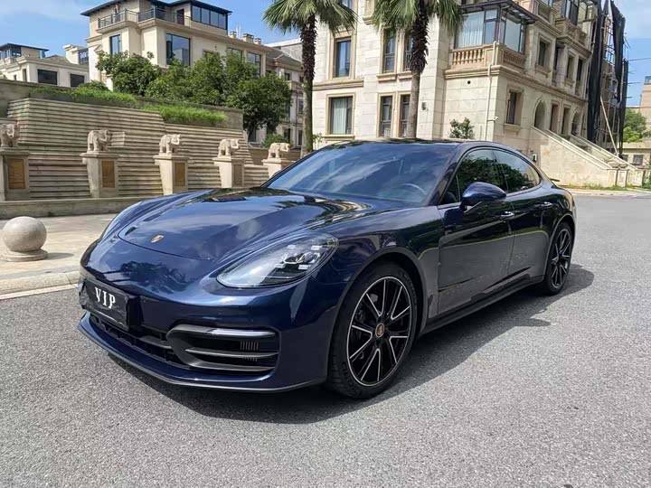 Фото 1 - Porsche Panamera