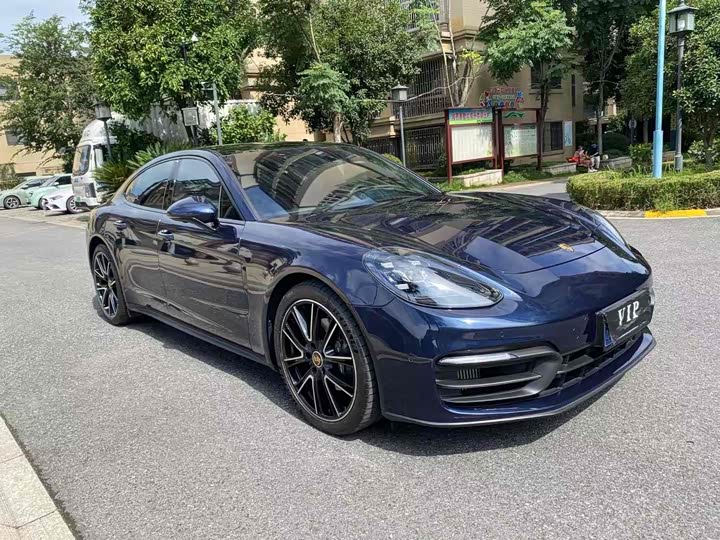 Фото 3 - Porsche Panamera