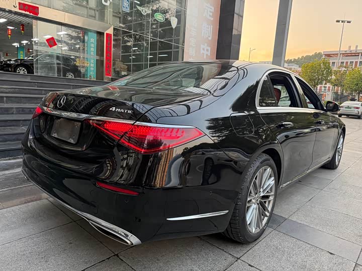 Фото 9 - Mercedes-Benz S-Class