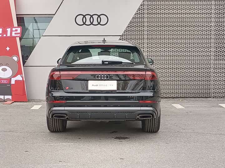 Фото 12 - Audi Q8