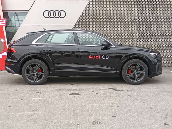 Фото 4 - Audi Q8