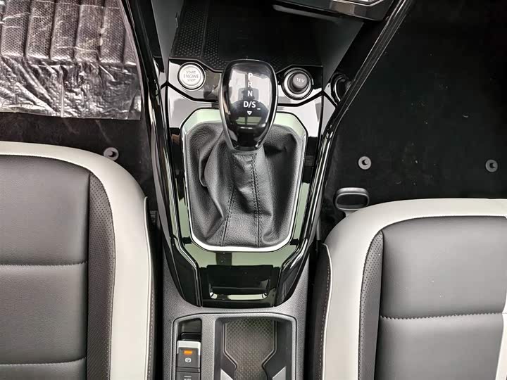 Фото 10 - Volkswagen T-Roc