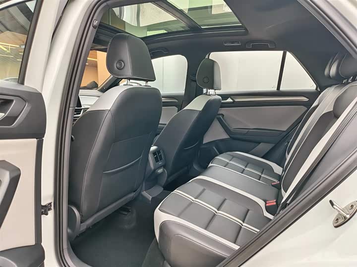 Фото 11 - Volkswagen T-Roc