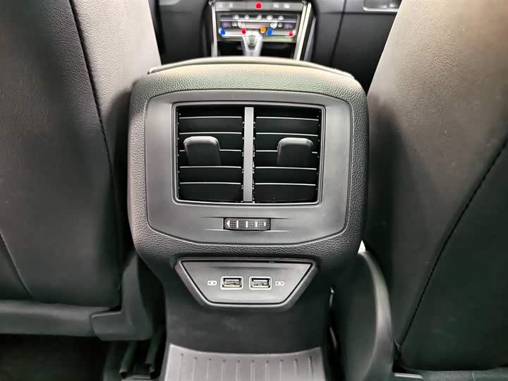 Фото 12 - Volkswagen T-Roc